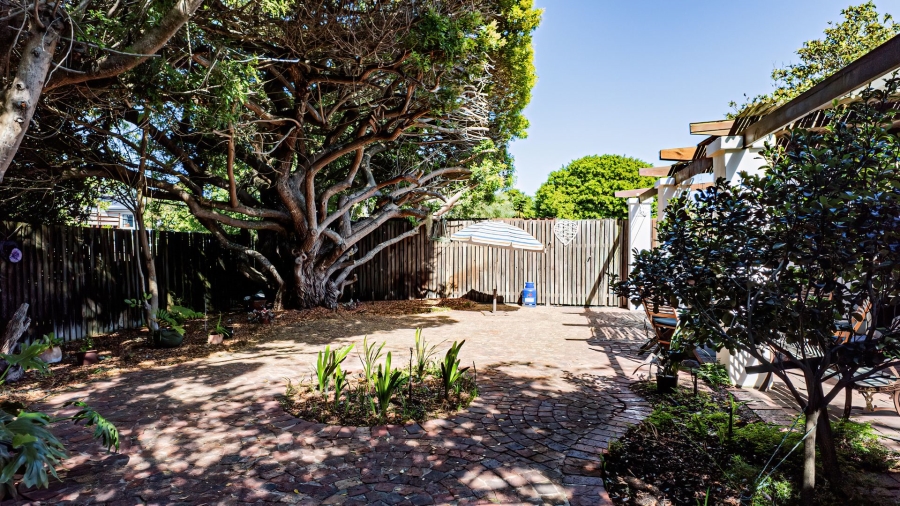 5 Bedroom Property for Sale in The Island Western Cape